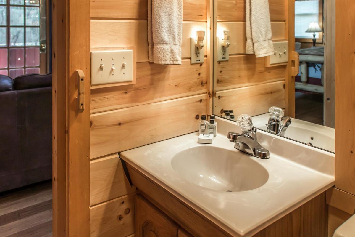 Suits Us Pigeon Forge Εξωτερικό φωτογραφία